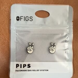 Figs PIPS Facemask Ear Relief System - Black and White